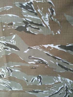 Polyester-militärische taktische Abnutzungs-Armee-Kleidung einheitlicher Soem-Service