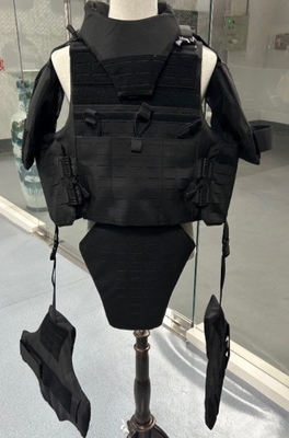 Tactical Full Protection Suit mit schnellen Beinschutz und versteckten Magazine-Taschen.