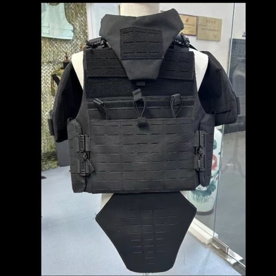 Tactical Full Protection Suit mit schnellen Beinschutz und versteckten Magazine-Taschen.