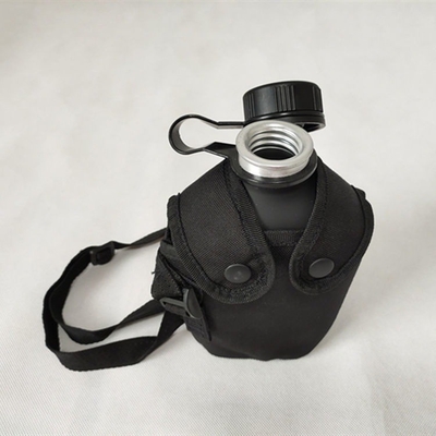 Camping-Schüler Wasserflasche Aluminium Körper mit Gummi beschichtet matte Oberfläche mit Tasche Schulterstreifen