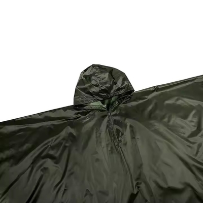 Olivengrüner, atmungsaktiver Polyester-Poncho-Regenmantel für Aktivitäten im Freien